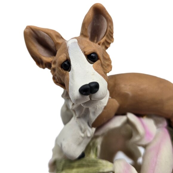 Sculpted Corgi on Top of a Ball of Pink Lilies Figurine, 2006 - Picture 5 of 9